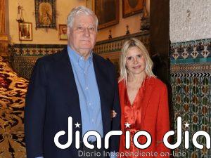 Eugenia Martínez de Irujo presenta emocionada la exposición homenaje a su madre, 'Cayetana. Grande de España'