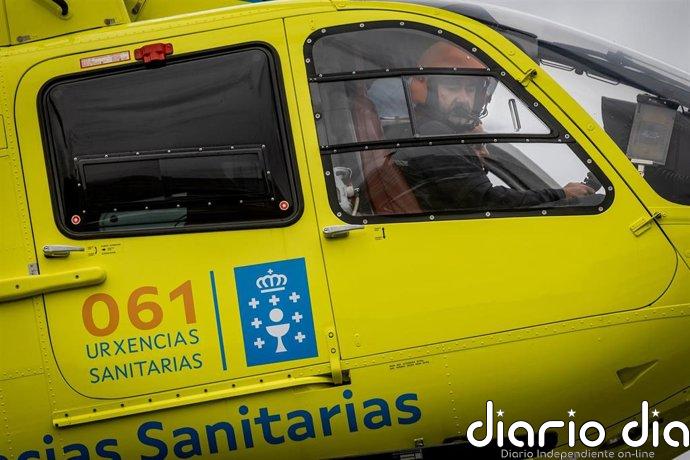 Evacúan en helicóptero a un trabajador que cayó desde 5 metros de altura mientras cortaba un árbol en A Estrada