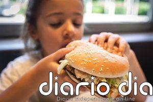 Expertos piden responsabilidad a industria y poderes públicos frente a la publicidad de alimentos insanos para menores