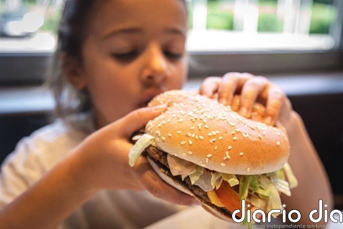 Expertos piden responsabilidad a industria y poderes públicos frente a la publicidad de alimentos insanos para menores