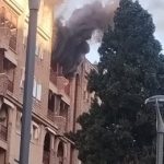 Extinguido un incendio en la terraza de un sexto piso de un bloque de viviendas en el distrito Beiro de Granada capital