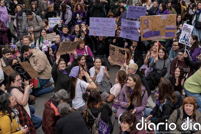 Feministas reivindican que el 'No a la guerra' es una causa histórica del movimiento: "Siempre hemos estado ahí"