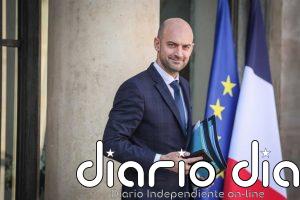 Francia niega haber cedido a "presiones" de EEUU tras una denuncia de Sudáfrica por su exclusión del G7