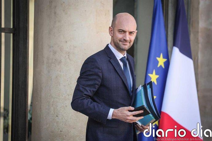 Francia niega haber cedido a "presiones" de EEUU tras una denuncia de Sudáfrica por su exclusión del G7