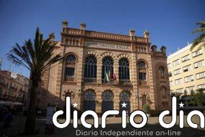 Fundación Cajasol une orquesta sinfónica, flamenco y música cofrade en un concierto benéfico en el Teatro Falla de Cádiz