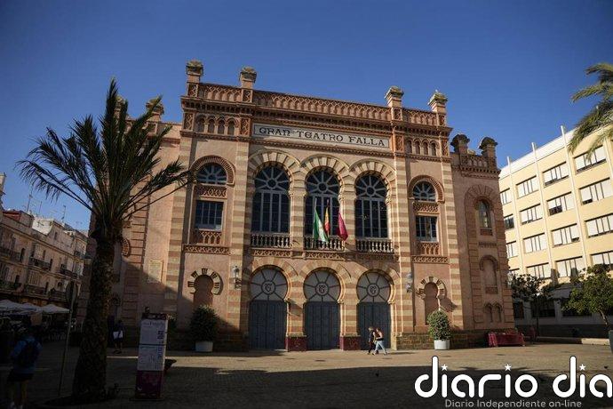 Fundación Cajasol une orquesta sinfónica, flamenco y música cofrade en un concierto benéfico en el Teatro Falla de Cádiz