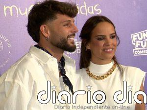 Gloria Camila se planta ante las críticas a su padre en su primer photocall con Álvaro García