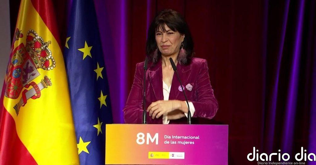 Gritos de ‘No a la guerra’ en el acto por el Día de la Mujer