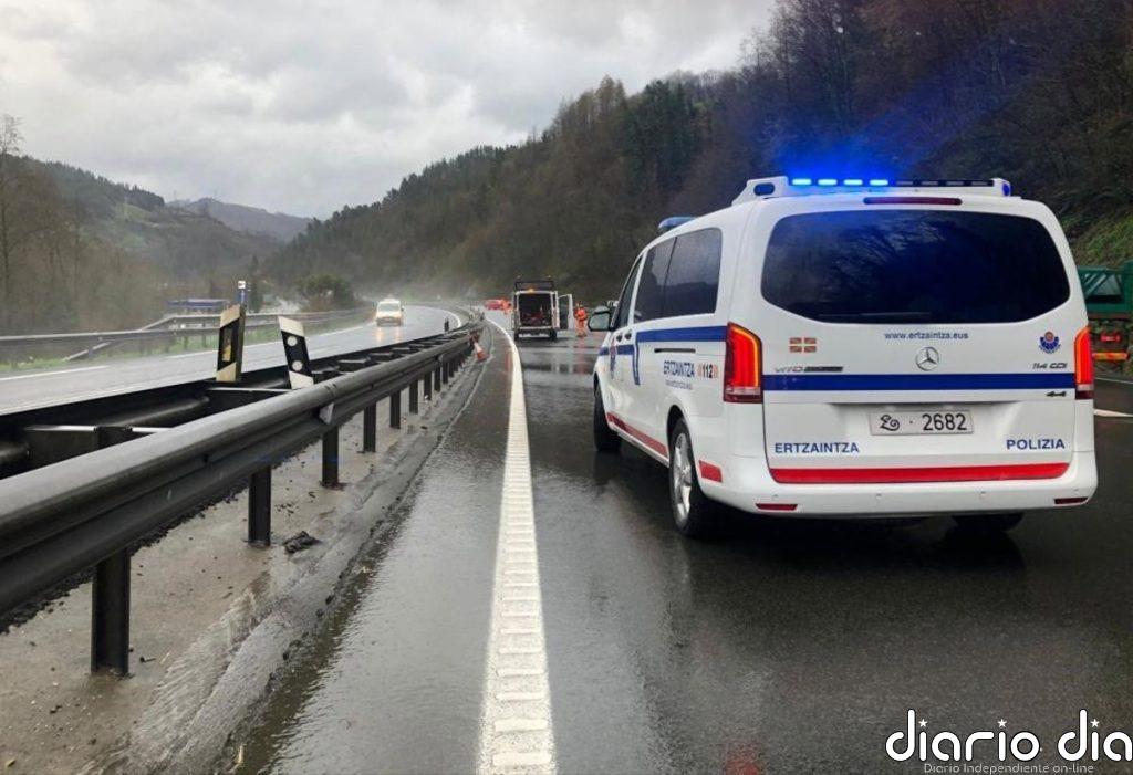 Herido el conductor de una furgoneta tras salirse de la calzada y chocar con la bionda en Asparrena
