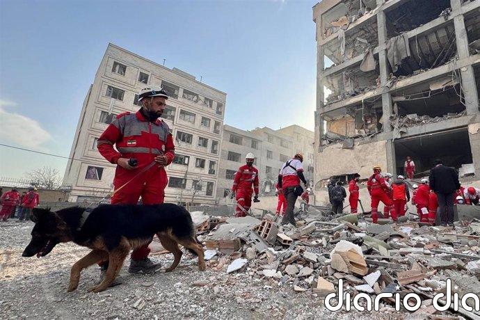 Heridos tres trabajadores de la Media Luna Roja iraní en un bombardeo contra una autopista cerca de Teherán