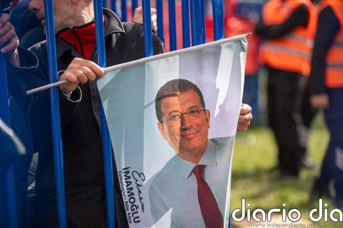 HRW denuncia "restricciones arbitrarias" contra el acceso público en el juicio contra el encarcelado alcalde de Estambul