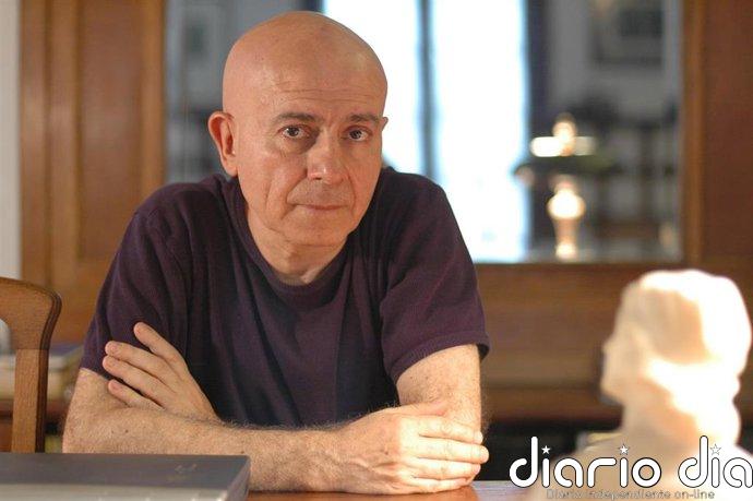 Hugo Mujica y Leonor Pataki recogen el XXXVIII Premio Loewe de Poesía, "celebrando" en un mundo "oscuro" de "dolor"