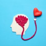 Infartos, ictus y memoria: una nueva guía para mayores que mira a corazón y cerebro al mismo tiempo