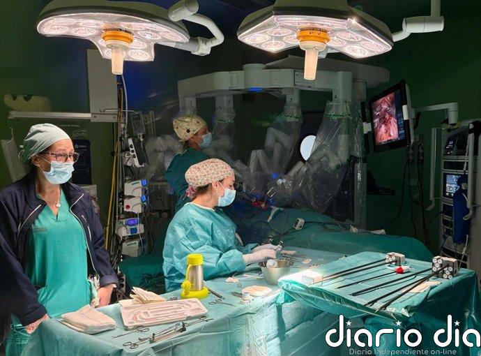 Intervienen con éxito a un menor de un año mediante cirugía robótica en el Hospital Doctor Balmis