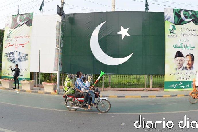 Irán autoriza el paso por Ormuz a 20 buques de Pakistán