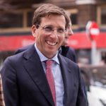 José Luis Martínez-Almeida celebra su primer día del Padre con una tierna imagen junto a su hijo Lucas