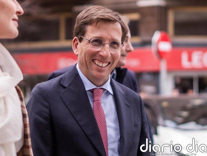 José Luis Martínez-Almeida celebra su primer día del Padre con una tierna imagen junto a su hijo Lucas