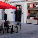 Juan Valdez celebra su primer año en España con una edición de café prémium junto a Ágatha Ruiz de la Prada