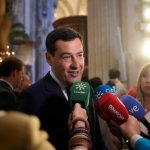 Juanma Moreno hace "un paréntesis" preelectoral ante el 17M para "disfrutar de la Semana Santa" andaluza