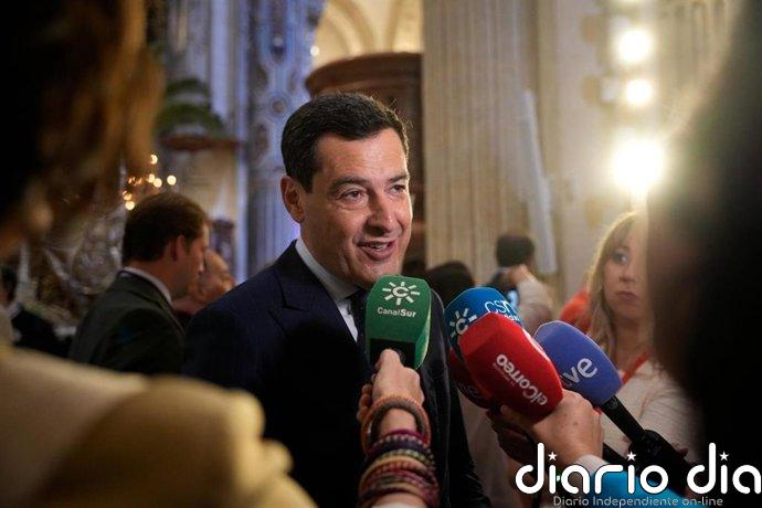 Juanma Moreno hace "un paréntesis" preelectoral ante el 17M para "disfrutar de la Semana Santa" andaluza