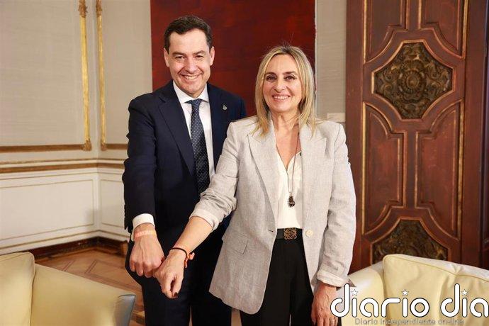 Juanma Moreno traslada a la alcaldesa el apoyo de la Junta a la candidatura de Granada a Capital Europea de la Cultura