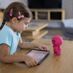 Juguetes con IA para niños pequeños: el estudio que alerta de posibles riesgos psicológicos y emocionales