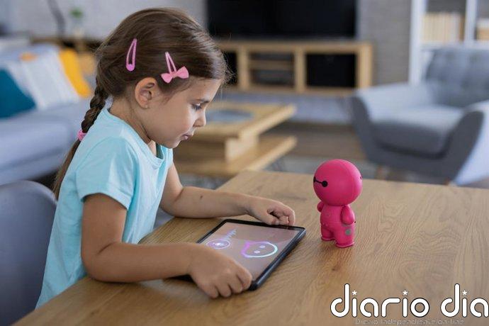 Juguetes con IA para niños pequeños: el estudio que alerta de posibles riesgos psicológicos y emocionales