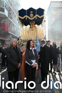La alcaldesa de Almería y José Mercé realizan dos levantás de la Hermandad del Amor este Martes Santo