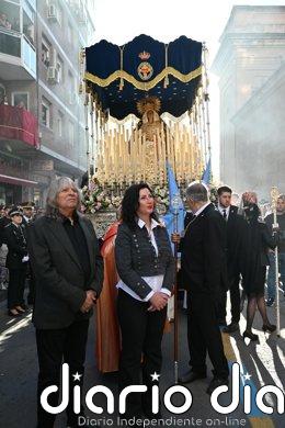 La alcaldesa de Almería y José Mercé realizan dos levantás de la Hermandad del Amor este Martes Santo