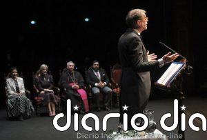 La alcaldesa de Jerez (Cádiz) felicita a Juan Mera Gracia por el "extraordinario pregón" de la Semana Santa