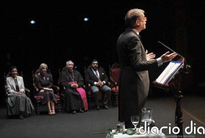 La alcaldesa de Jerez (Cádiz) felicita a Juan Mera Gracia por el "extraordinario pregón" de la Semana Santa