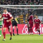 La Cartuja reparte el derbi y el Valencia gana vida