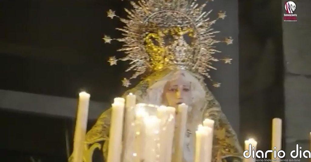 La cofradía de Ferrol compuesta sólo por mujeres se prepara para la procesión de esta noche