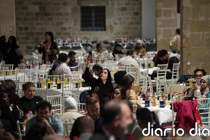 La comunidad musulmana pide "paz y diplomacia" en un Iftar en Barcelona con más de 1.000 personas