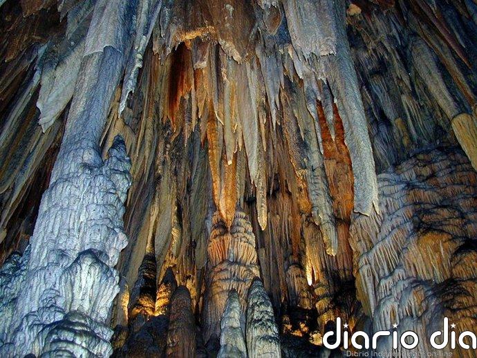 La Cueva del Valporquero (León) inicia una nueva temporada de visitas con tres recorridos disponibles
