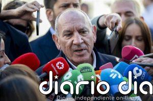 La denunciante insiste al juez para que prohíba al exDAO comunicarse con ella