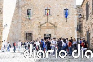 La Diputación de Cáceres recibe a estudiantes que han participado en la Ruta de la Memoria Histórica