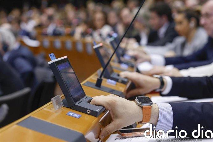 La Eurocámara endurece posición sobre retornos y valida los centros de deportación, tras pacto del PPE con ultraderecha