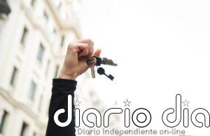 La factura de Hacienda si tus padres te ayudan a comprar tu primera vivienda: así cambia según tu comunidad