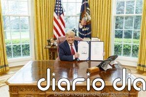 La firma de Donald Trump aparecerá en los billetes de dólar por el 250 aniversario de EEUU