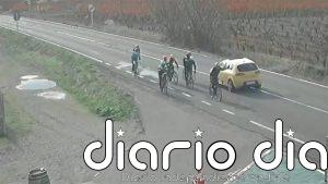 La Guardia Civil investiga a un conductor que puso en grave riesgo la vida de siete ciclistas