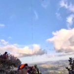 La Guardia Civil rescata en helicóptero a un parapentista accidentado en Algodonales (Cádiz)