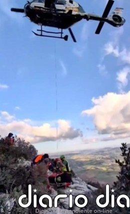 La Guardia Civil rescata en helicóptero a un parapentista accidentado en Algodonales (Cádiz)