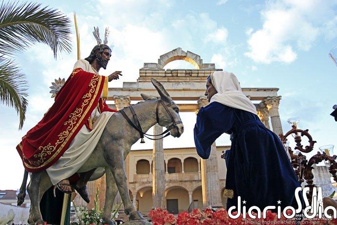 La Hermandad de la Sagrada Cena y La Burrita procesionan este Domingo de Ramos en Mérida