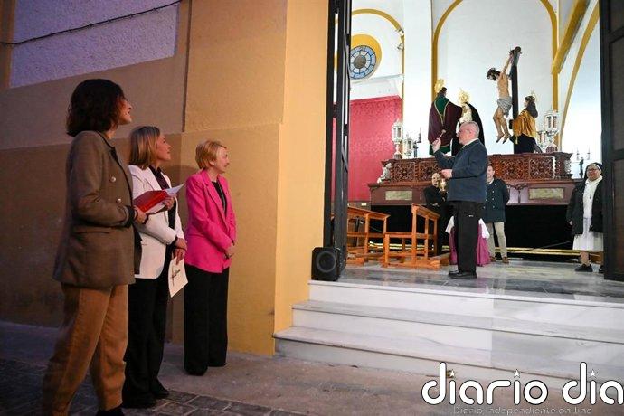 La iglesia de San Roque bendice en Almería la nueva puerta que cambiará la salida de El Calvario esta Semana Santa