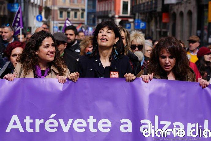 La izquierda entona el 'No a la guerra' en el 8M y el PP clama contra los ayatolás y dictadores de Cuba o Venezuela