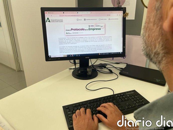 La Junta ayuda a 185 empresas a elaborar planes de igualdad y forma a más de 3.200 profesionales