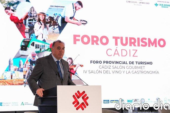 La Junta destaca la conectividad aérea como "clave" del liderazgo turístico de la provincia de Cádiz