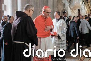 La Policía israelí impide la entrada al jefe de la Iglesia Católica de Jerusalén a la misa de Ramos en el Santo Sepulcro