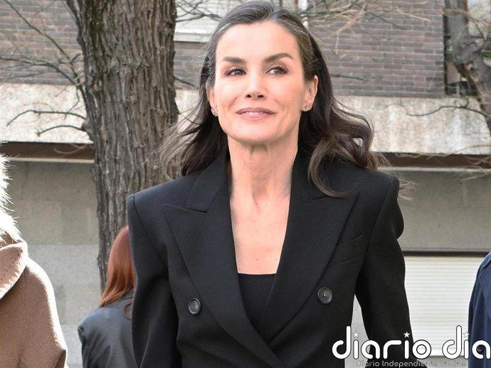 La Reina Letizia aparece por sorpresa en la capilla ardiente de Fernando Ónega: "Vengo a dar un abrazo a mi amiga"